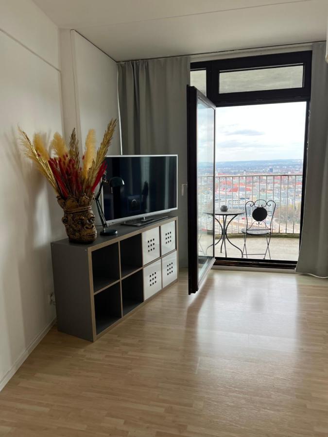 Cityapartment Im 33. Stock Augsburg Bagian luar foto